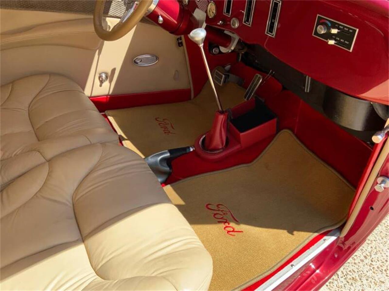 Ford-3-window-coupe-1933-Red-Vanilla-13