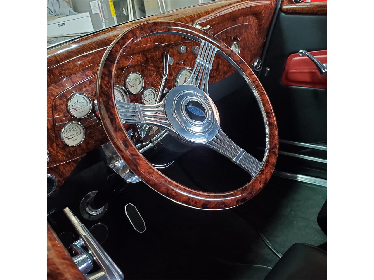 Ford-3-window-coupe-1934-Black-Red-amp-Black-17