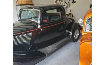 Ford-3-window-coupe-1934-Black-Red-amp-Black-6