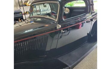 Ford-3-window-coupe-1934-Black-Red-amp-Black-7