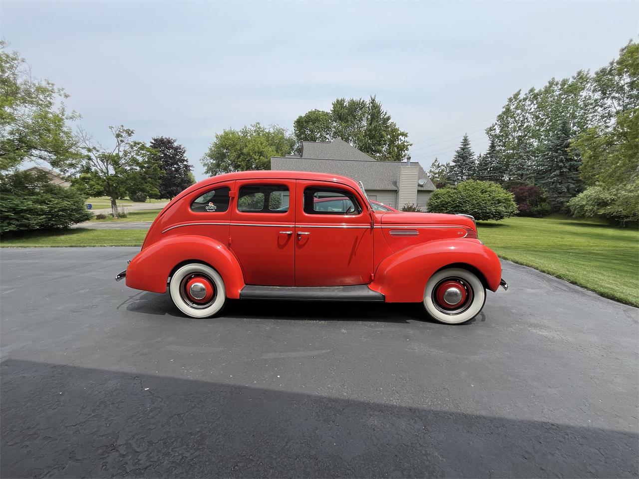 Ford-4-dr-sedan-1939-Vermillion-Red-Tan-11