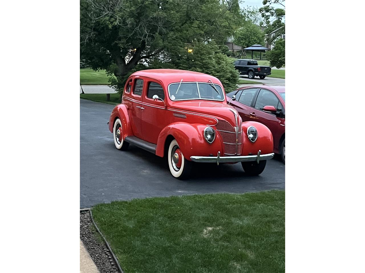 Ford-4-dr-sedan-1939-Vermillion-Red-Tan-12