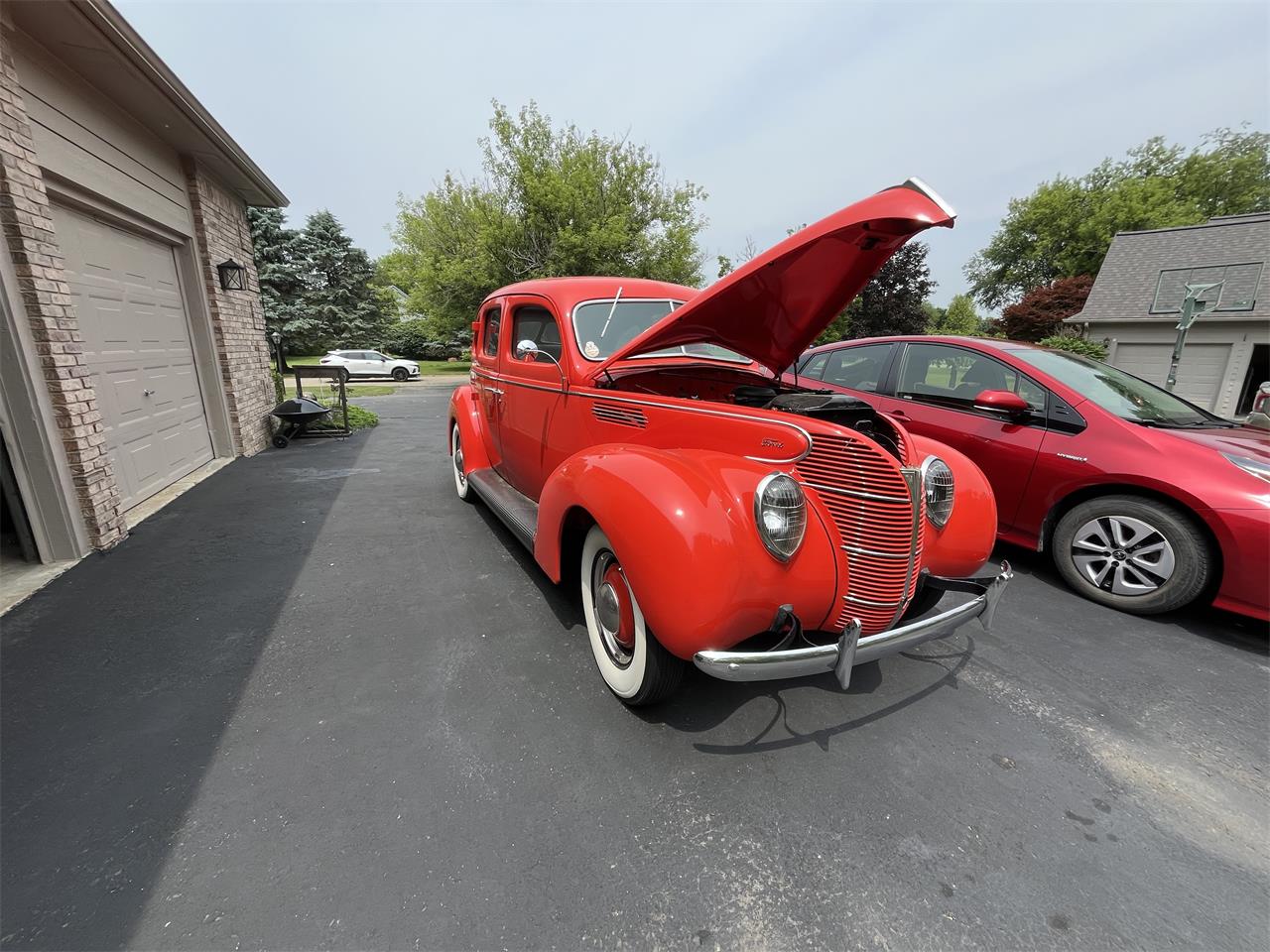 Ford-4-dr-sedan-1939-Vermillion-Red-Tan-13