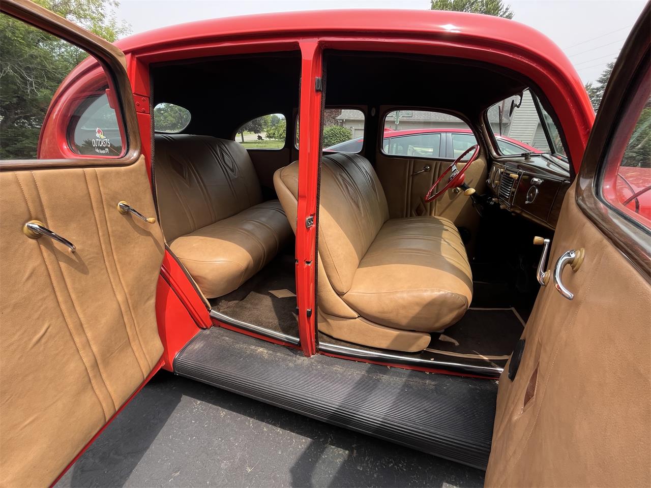 Ford-4-dr-sedan-1939-Vermillion-Red-Tan-15