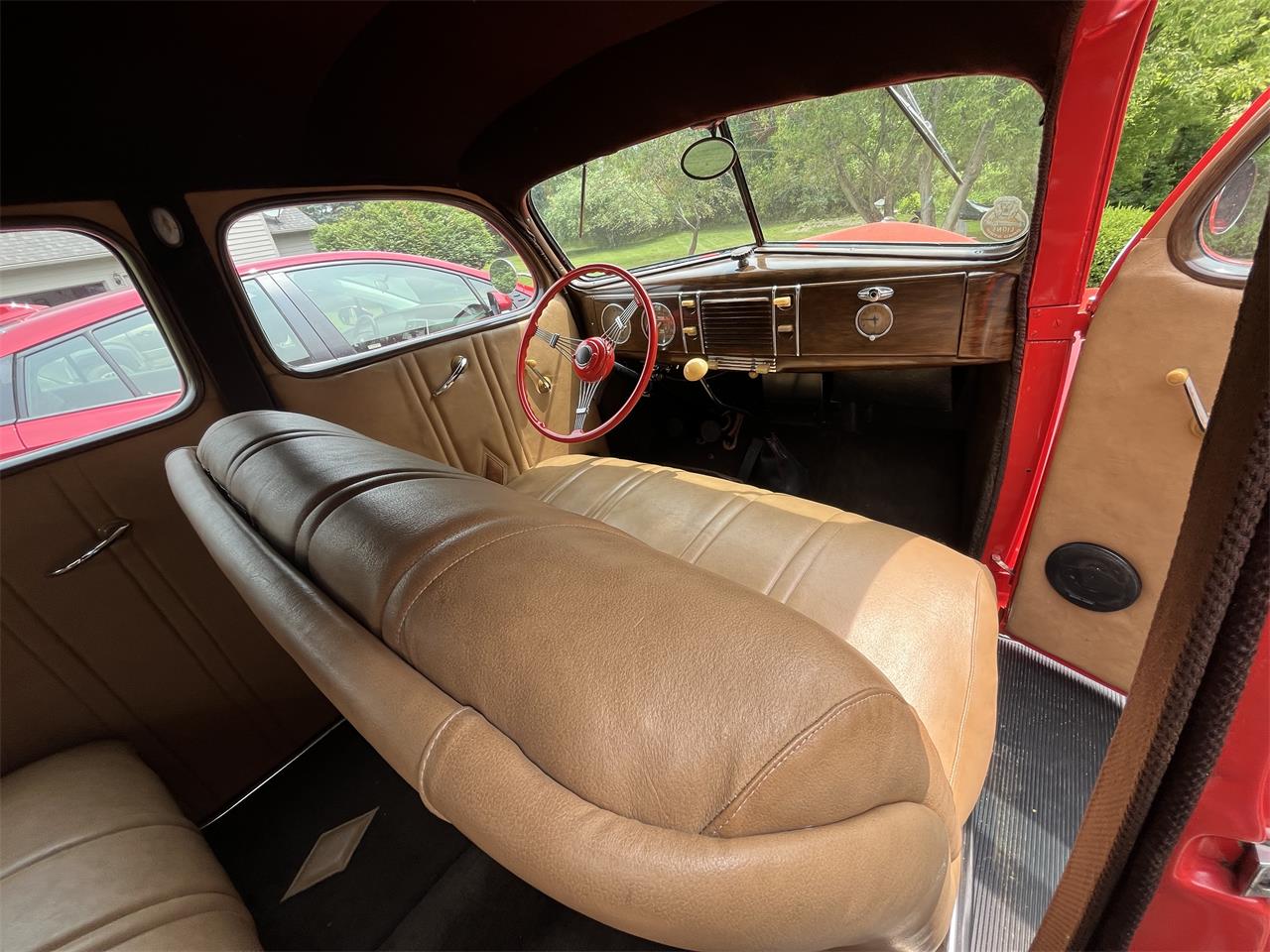 Ford-4-dr-sedan-1939-Vermillion-Red-Tan-16