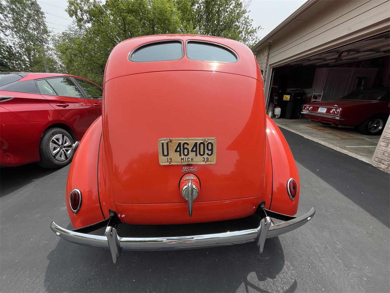 Ford-4-dr-sedan-1939-Vermillion-Red-Tan-18