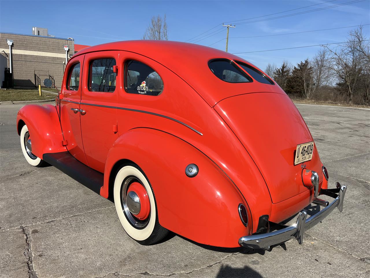 Ford-4-dr-sedan-1939-Vermillion-Red-Tan-8