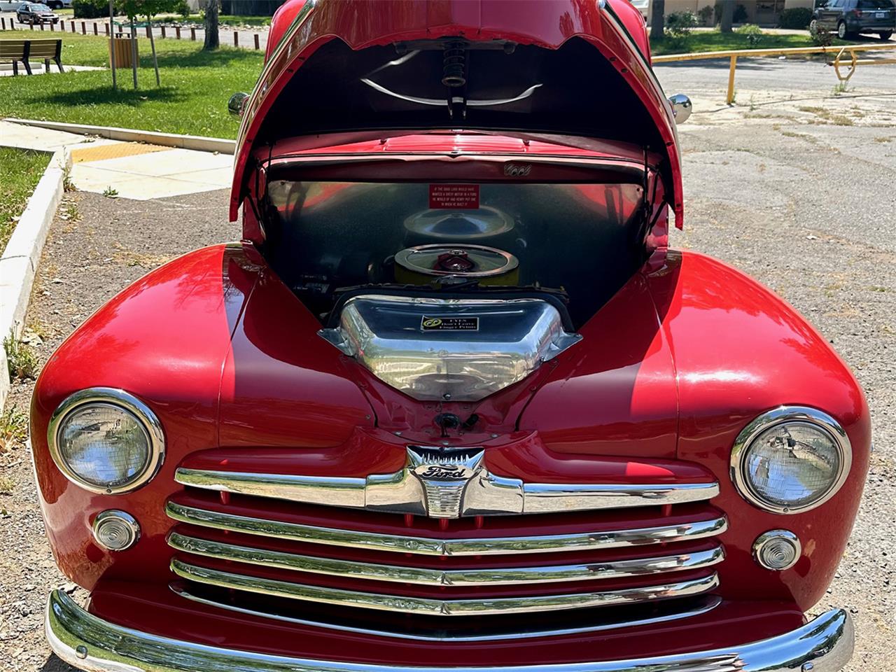Ford-4-dr-sedan-1947-Red-Grey-14