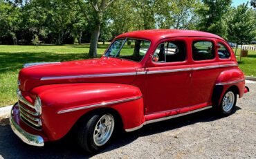Ford-4-dr-sedan-1947-Red-Grey-15