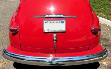 Ford-4-dr-sedan-1947-Red-Grey-2