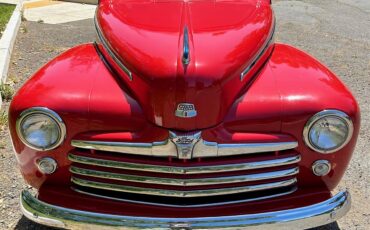 Ford-4-dr-sedan-1947-Red-Grey-5
