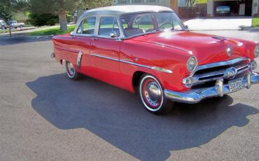 Ford-4-dr-sedan-1952-RedWhite-gray-1