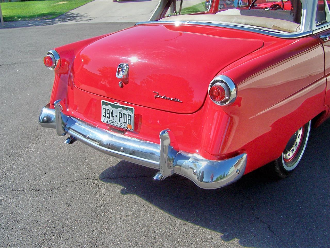 Ford-4-dr-sedan-1952-RedWhite-gray-2