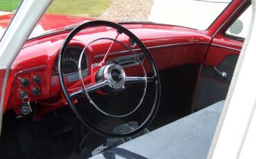 Ford-4-dr-sedan-1952-RedWhite-gray-4