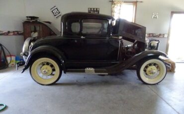 Ford-5-window-1930-RAVEN-BLACK-TAN-MOHAIR-9