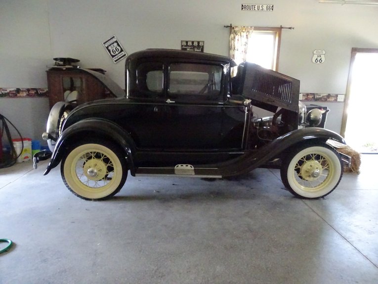 Ford-5-window-1930-RAVEN-BLACK-TAN-MOHAIR-9