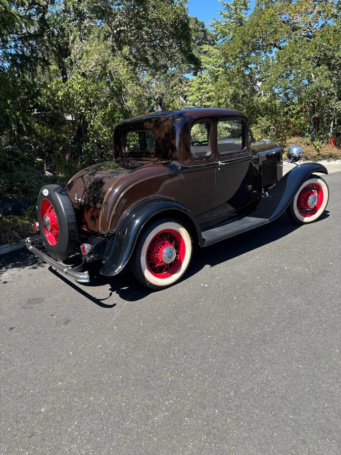 Ford-5-window-1932-brown-4