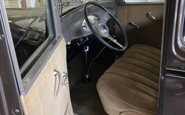 Ford-5-window-1932-brown-5
