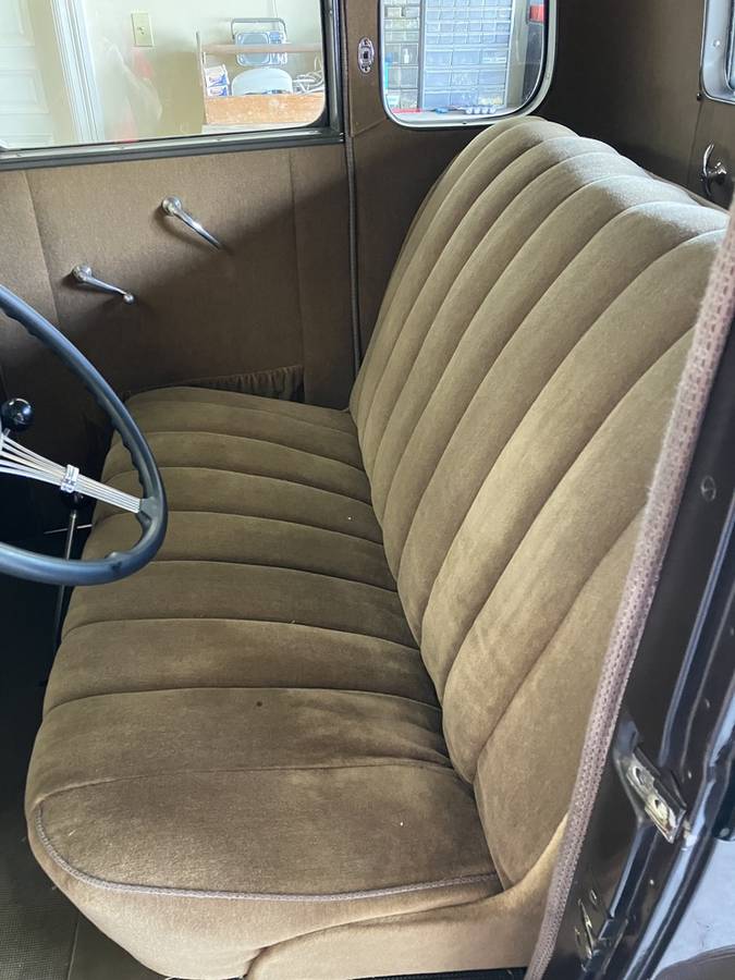 Ford-5-window-1932-brown-9