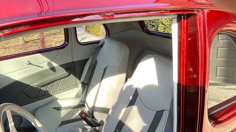 Ford-5-window-1936-Red-Beige-11