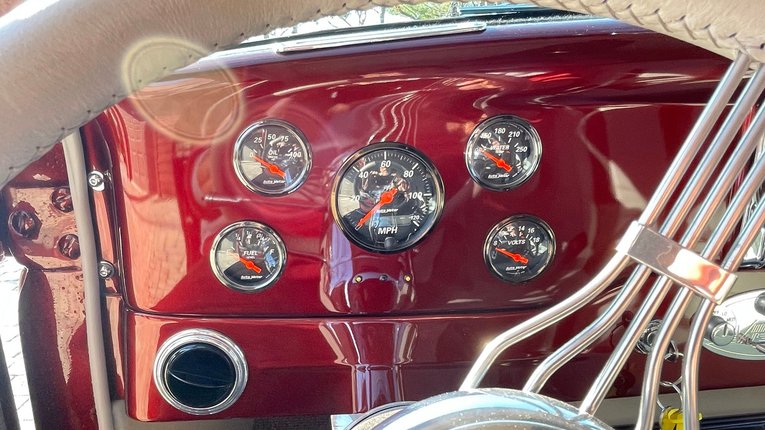 Ford-5-window-1936-Red-Beige-12