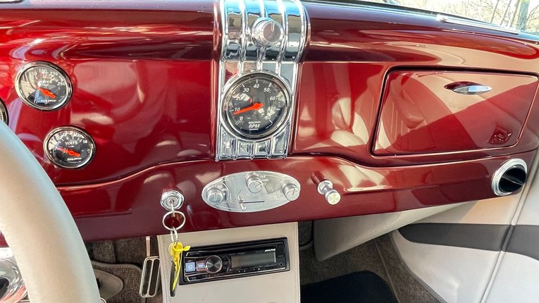 Ford-5-window-1936-Red-Beige-13