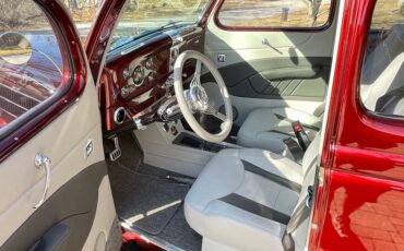 Ford-5-window-1936-Red-Beige-4