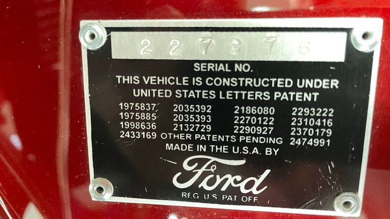 Ford-5-window-1936-Red-Beige-8