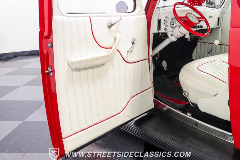 Ford-5-window-1937-Red-White-46