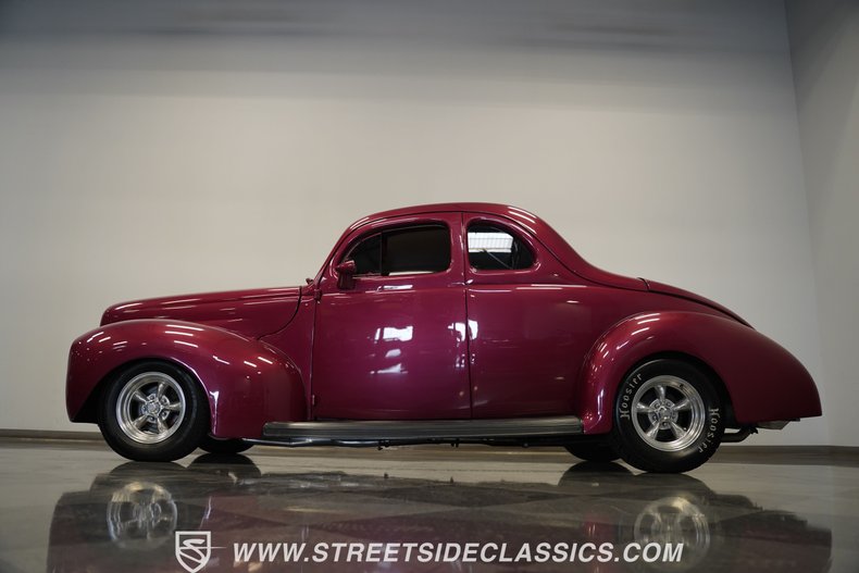 Ford-5-window-1940-Red-White-10