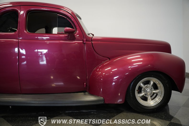 Ford-5-window-1940-Red-White-21