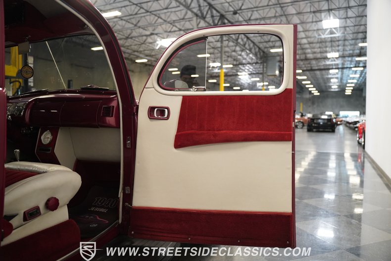 Ford-5-window-1940-Red-White-3