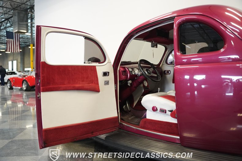 Ford-5-window-1940-Red-White-34