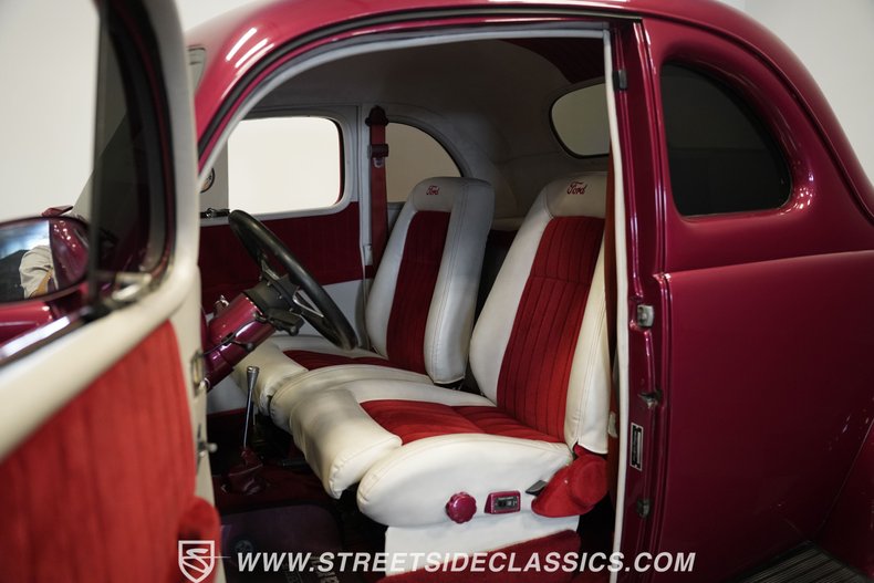 Ford-5-window-1940-Red-White-36