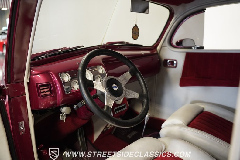 Ford-5-window-1940-Red-White-37