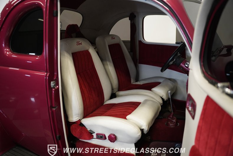 Ford-5-window-1940-Red-White-47