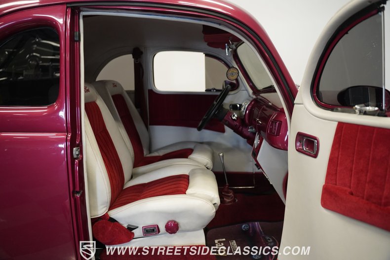 Ford-5-window-1940-Red-White-48