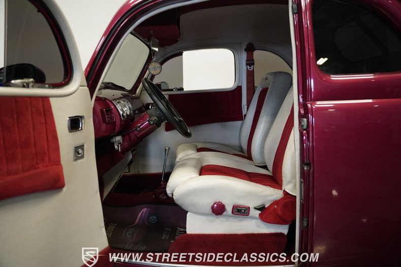 Ford-5-window-1940-Red-White-5