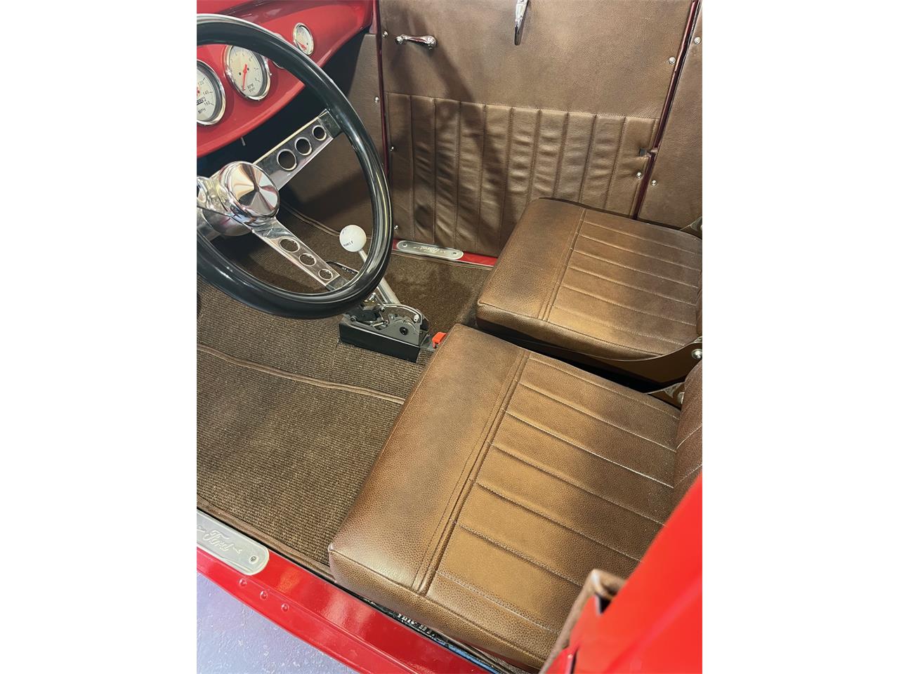 Ford-5-window-coupe-1930-Red-Brown-13
