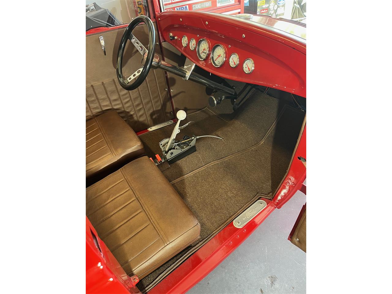 Ford-5-window-coupe-1930-Red-Brown-14