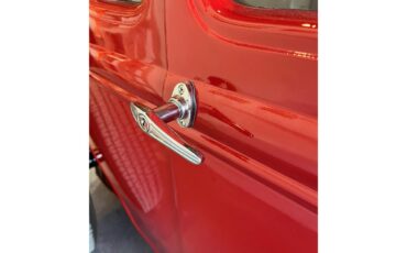 Ford-5-window-coupe-1930-Red-Brown-22