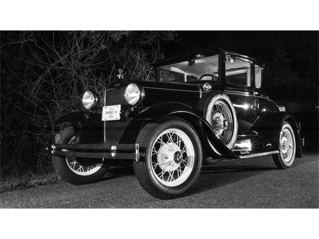 Ford-5-window-coupe-1931-Black-Tan-11
