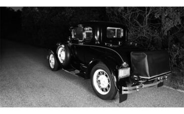 Ford-5-window-coupe-1931-Black-Tan-12