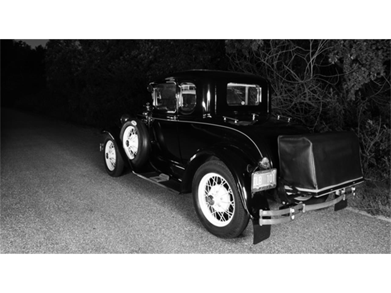 Ford-5-window-coupe-1931-Black-Tan-12