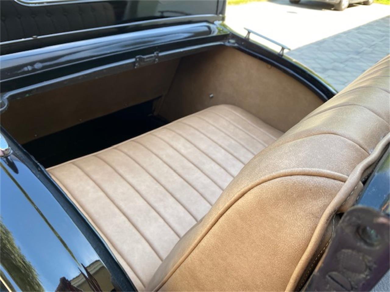 Ford-5-window-coupe-1931-Black-Tan-3