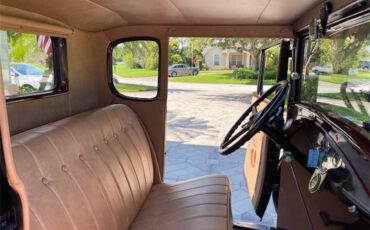 Ford-5-window-coupe-1931-Black-Tan-8