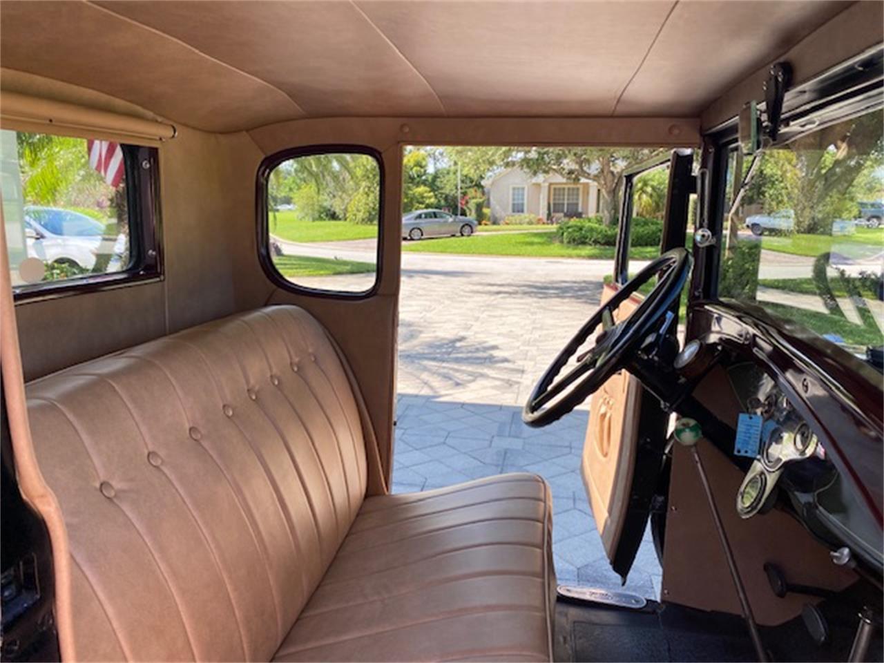 Ford-5-window-coupe-1931-Black-Tan-8