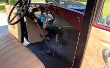 Ford-5-window-coupe-1931-Black-Tan-9