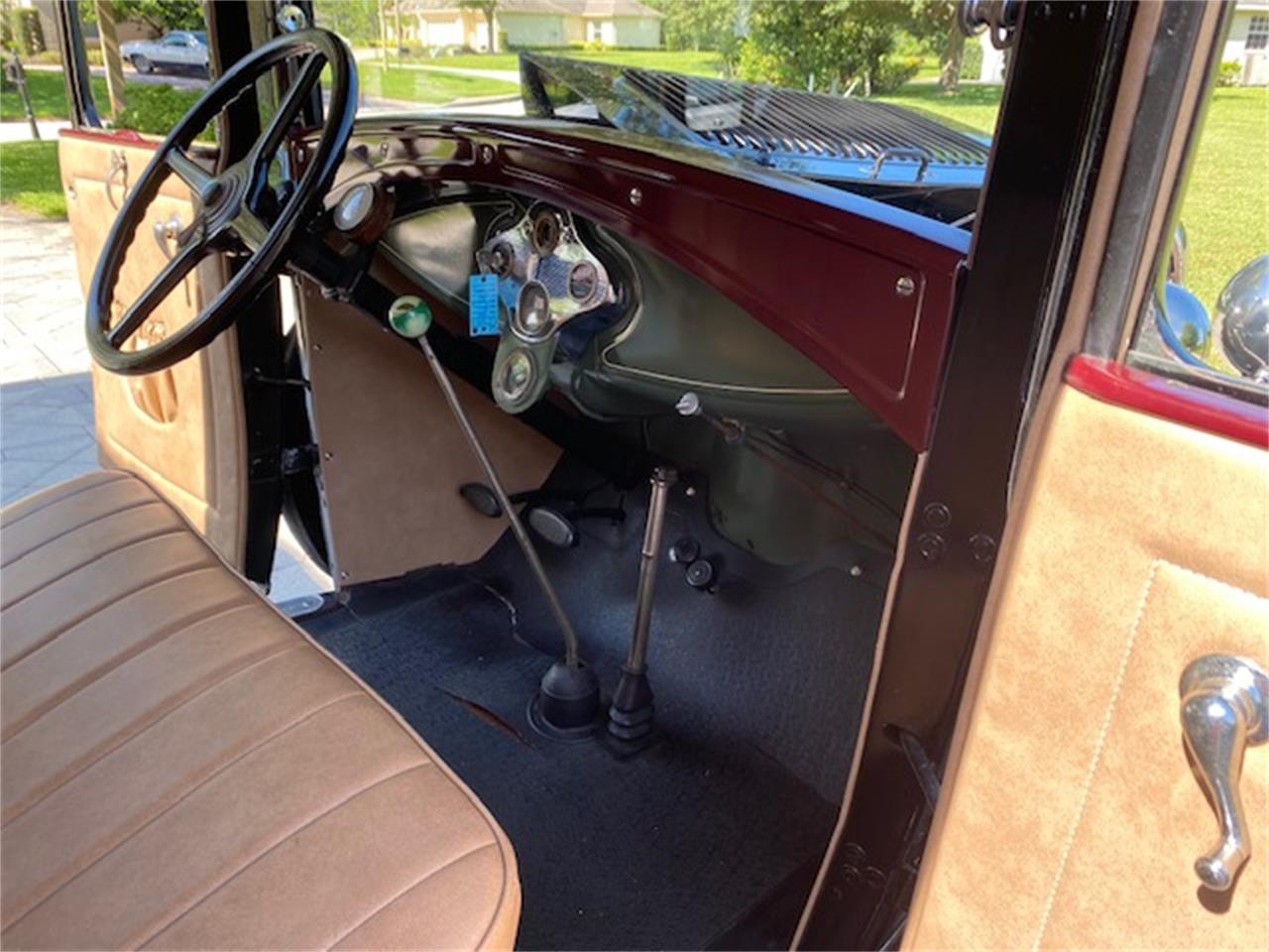 Ford-5-window-coupe-1931-Black-Tan-9