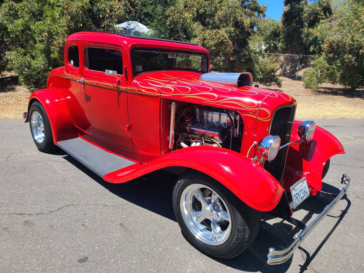 Ford-5-window-coupe-1932-red-7